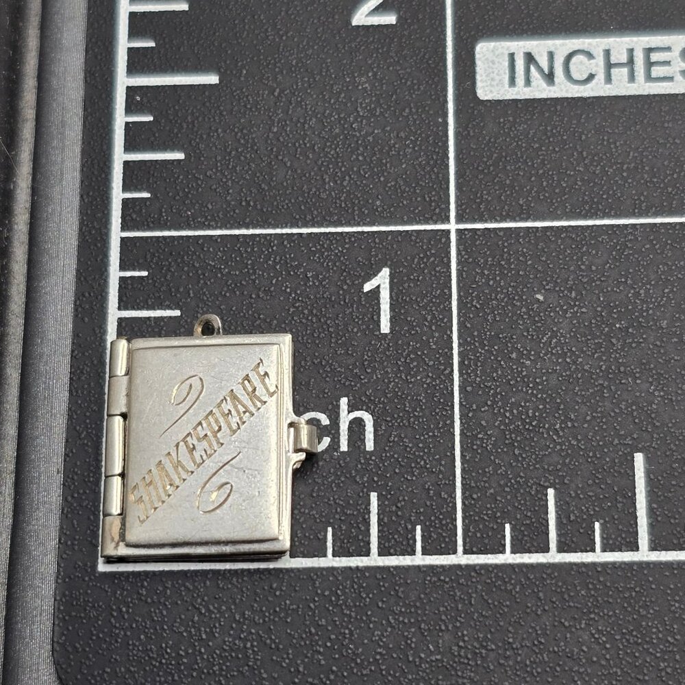 Antique Edwardian Sterling Silver 'Shakespeare' Locket .75" Literary Award - Picture 7 of 11